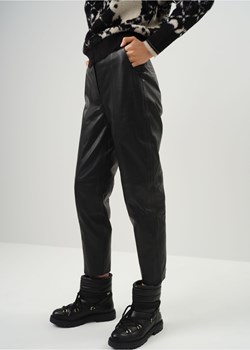 Czarne skórzane spodnie damskie ze sklepu OCHNIK w kategorii Spodnie damskie - zdjęcie 172563504