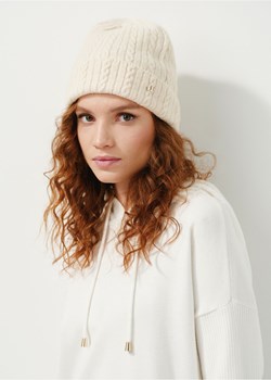 Kremowa czapka damska z warkoczami ze sklepu OCHNIK w kategorii Czapki zimowe damskie - zdjęcie 172564051