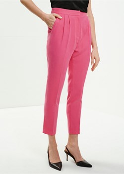 Różowe spodnie damskie w kant ze sklepu OCHNIK w kategorii Spodnie damskie - zdjęcie 172564580