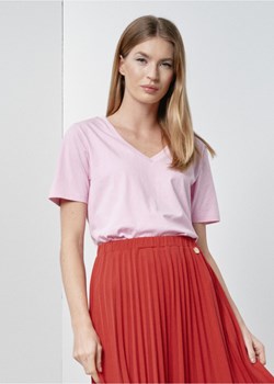 Różowy T-shirt damski basic ze sklepu OCHNIK w kategorii Bluzki damskie - zdjęcie 172564652