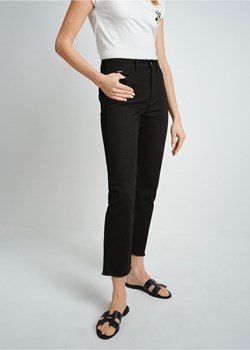 Czarne spodnie jeansowe damskie ze sklepu OCHNIK w kategorii Spodnie damskie - zdjęcie 172565134