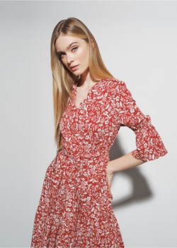 Czerwona sukienka w kwiaty ze sklepu OCHNIK w kategorii Sukienki - zdjęcie 172565262