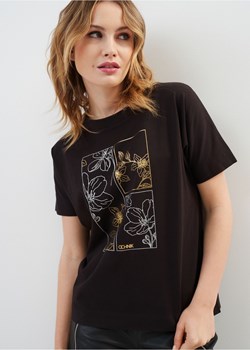 Czarny bawełniany T-shirt damski z aplikacją ze sklepu OCHNIK w kategorii Bluzki damskie - zdjęcie 172565990