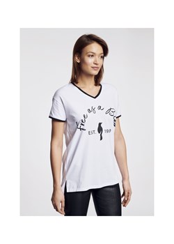 Biały T-shirt z dekoltem V damski ze sklepu OCHNIK w kategorii Bluzki damskie - zdjęcie 172566092