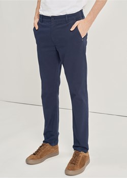 Granatowe chinosy męskie ze sklepu OCHNIK w kategorii Spodnie męskie - zdjęcie 172567563