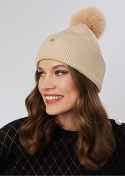 Beżowa czapka damska z pomponem ze sklepu OCHNIK w kategorii Czapki zimowe damskie - zdjęcie 172568523