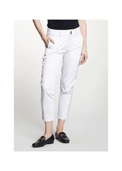 Białe spodnie damskie z lampasem ze sklepu OCHNIK w kategorii Spodnie damskie - zdjęcie 172569254