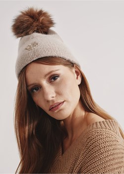 Beżowa czapka damska z pomponem ze sklepu OCHNIK w kategorii Czapki zimowe damskie - zdjęcie 172569830