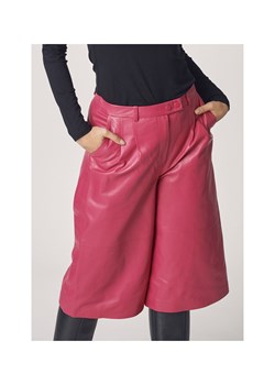 Różowe skórzane krótkie spodnie damskie ze sklepu OCHNIK w kategorii Szorty - zdjęcie 172570063