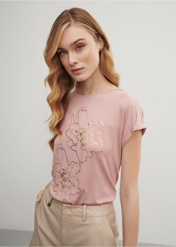 Różowy T-shirt damski z kwiatowym printem ze sklepu OCHNIK w kategorii Bluzki damskie - zdjęcie 172570471