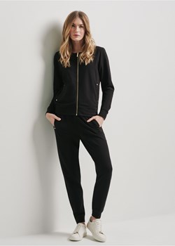 Czarne dresowe spodnie damskie ze sklepu OCHNIK w kategorii Spodnie damskie - zdjęcie 172571172