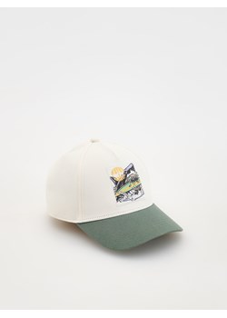 Reserved - Bawełniana czapka z daszkiem - złamana biel ze sklepu Reserved w kategorii Czapki dziecięce - zdjęcie 172573691