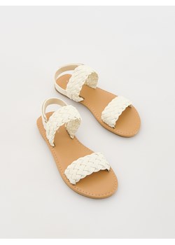 Reserved - Sandały z plecionymi paskami - biały ze sklepu Reserved w kategorii Sandały dziecięce - zdjęcie 172576760