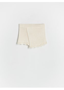 Reserved - Dzianinowe szorty - złamana biel ze sklepu Reserved w kategorii Spodenki dziewczęce - zdjęcie 172576854