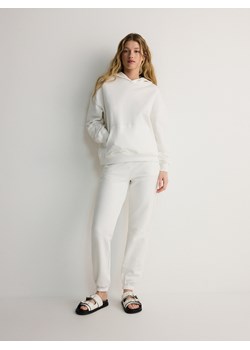 Reserved - Spodnie dresowe jogger - złamana biel ze sklepu Reserved w kategorii Spodnie damskie - zdjęcie 172576894