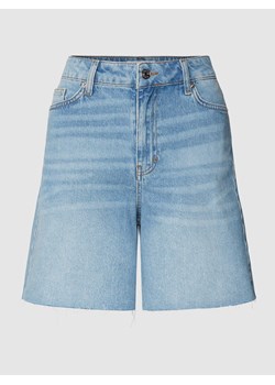 Szorty jeansowe z naszywką z logo ze sklepu Peek&Cloppenburg  w kategorii Szorty - zdjęcie 172578091