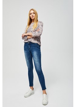Jeansy typu push up modelujące sylwetkę ze sklepu Moodo.pl w kategorii Jeansy damskie - zdjęcie 172582294