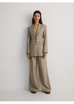 Reserved - Spodnie z zaznaczonym kantem - beżowy ze sklepu Reserved w kategorii Spodnie damskie - zdjęcie 172582544