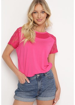 Różowa Koszulka T-shirt z Wiskozy z Krótkim Rękawem i Koronką Relliara ze sklepu Born2be Odzież w kategorii Bluzki damskie - zdjęcie 172586184
