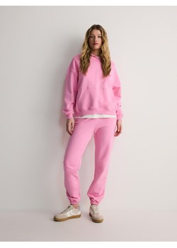 Reserved - Spodnie dresowe jogger - różowy ze sklepu Reserved w kategorii Spodnie damskie - zdjęcie 172588073
