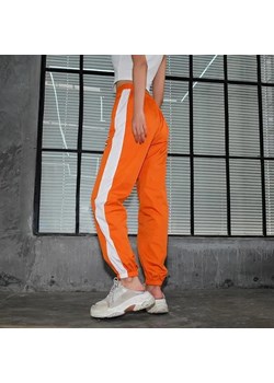 Spodnie dresowe z napisem - Pomarańczowy / M ze sklepu Maybella.pl w kategorii Spodnie damskie - zdjęcie 172590443