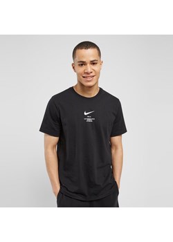 NIKE T-SHIRT SWOOSH TEE BLK TEE ze sklepu JD Sports  w kategorii T-shirty męskie - zdjęcie 172593563