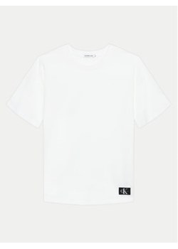 Calvin Klein Jeans T-Shirt IB0IB02029 Biały Relaxed Fit ze sklepu MODIVO w kategorii T-shirty chłopięce - zdjęcie 172598053