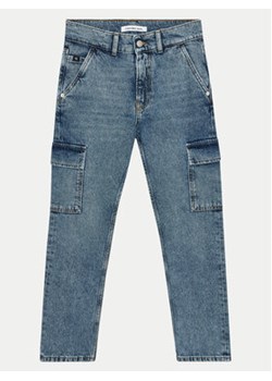 Calvin Klein Jeans Jeansy Iconic IB0IB01996 Niebieski Regular Fit ze sklepu MODIVO w kategorii Spodnie chłopięce - zdjęcie 172598143