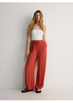 Reserved - Spodnie z wiskozy - jasnofioletowy ze sklepu Reserved w kategorii Spodnie damskie - zdjęcie 172599614