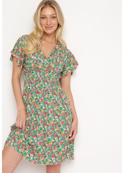 Zielona Wiskozowa Sukienka w Kwiaty z Gumką w Pasie i Kopertowym Dekoltem Reteria ze sklepu Born2be Odzież w kategorii Sukienki - zdjęcie 172601012