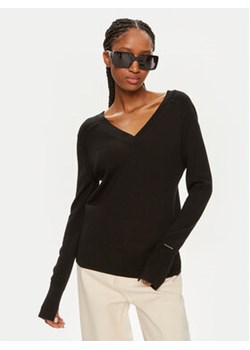 Calvin Klein Sweter K20K207573 Czarny Regular Fit ze sklepu MODIVO w kategorii Swetry damskie - zdjęcie 172613434