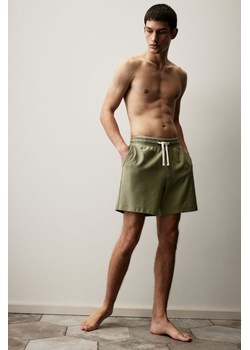 H & M - Szorty z piki Regular Fit - Zielony ze sklepu H&M w kategorii Spodenki męskie - zdjęcie 172631464