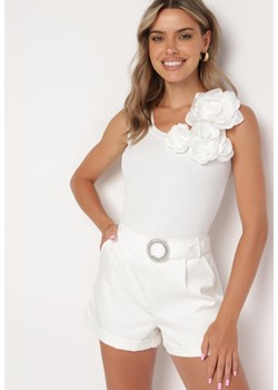 Biały Top z Naszywką w Kształcie Kwiatów Teralia ze sklepu Born2be Odzież w kategorii Bluzki damskie - zdjęcie 172634952
