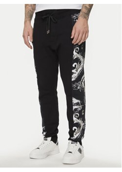 Versace Jeans Couture Spodnie dresowe 76GAA3C0 Czarny Regular Fit ze sklepu MODIVO w kategorii Spodnie męskie - zdjęcie 172643853