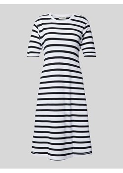 Sukienka T-shirtowa o długości do kolan ze wzorem w paski ze sklepu Peek&Cloppenburg  w kategorii Sukienki - zdjęcie 172646684