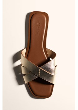 H & M - Skórzane klapki - Złoty ze sklepu H&M w kategorii Klapki damskie - zdjęcie 172648081