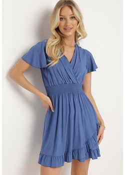 Niebieska Bawełniana Sukienka z Gumkami w Talii z Kopertowym Dekoltem i Falbankami Lolana ze sklepu Born2be Odzież w kategorii Sukienki - zdjęcie 172653643