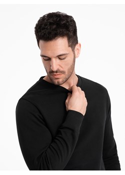 Bluza męska dresowa BASIC z okrągłym dekoltem - czarna V5 OM-SSBN-0175 ze sklepu ombre w kategorii Bluzy męskie - zdjęcie 172656221