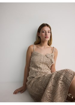 Reserved - Ażurowa sukienka midi - beżowy ze sklepu Reserved w kategorii Sukienki - zdjęcie 172656514