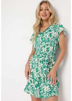 Zielona Sukienka z Krótkim Rękawem Ozdobiona Siateczką przy Dekolcie z Materiałowym Paskiem Meada ze sklepu Born2be Odzież w kategorii Sukienki - zdjęcie 172658332