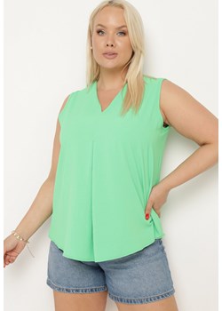 Zielony Top o Luźnym Kroju z Trójkątnym Dekoltem Nestatine ze sklepu Born2be Odzież w kategorii Bluzki damskie - zdjęcie 172660140