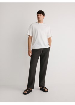 Reserved - Spodnie ze strukturalnej dzianiny - ciemnoszary ze sklepu Reserved w kategorii Spodnie męskie - zdjęcie 172664040