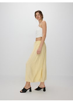 Reserved - Spodnie culotte z wiskozą - jasnożółty ze sklepu Reserved w kategorii Spodnie damskie - zdjęcie 172664062