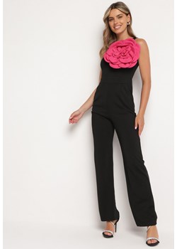 Czarny Asymetryczny Kombinezon z Prostymi Długimi Nogawkami Ozdobiony Kwiatem Yillea ze sklepu Born2be Odzież w kategorii Kombinezony damskie - zdjęcie 172665252