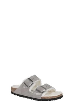 Birkenstock Skórzane obuwie domowe Arizona VL Sheepskin Stone Coin ze sklepu Gomez Fashion Store w kategorii Kapcie damskie - zdjęcie 172686520