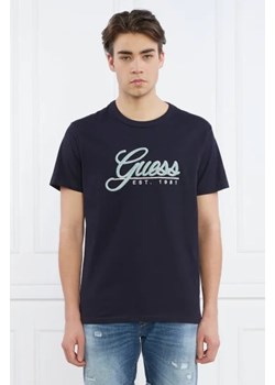 GUESS T-shirt SS CN GUESS 3D EMBRO | Regular Fit ze sklepu Gomez Fashion Store w kategorii T-shirty męskie - zdjęcie 172790203