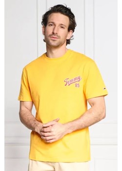 Tommy Jeans T-shirt CLSC COLLEGE 85 LOGO TEE | Regular Fit ze sklepu Gomez Fashion Store w kategorii T-shirty męskie - zdjęcie 172844290