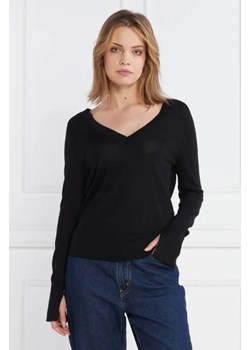 Calvin Klein Wełniany sweter EXTRA FINE V-NK | Regular Fit ze sklepu Gomez Fashion Store w kategorii Swetry damskie - zdjęcie 172845903
