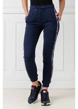 Tommy Hilfiger Spodnie dresowe Track | Regular fit ze sklepu Gomez Fashion Store w kategorii Spodnie damskie - zdjęcie 172858853