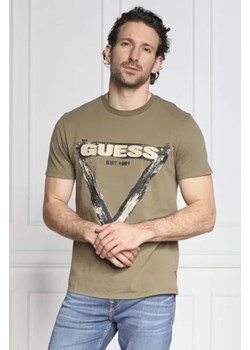 GUESS T-shirt SS BSC BRUSHED TRIANGLE TEE | Classic fit ze sklepu Gomez Fashion Store w kategorii T-shirty męskie - zdjęcie 172868342